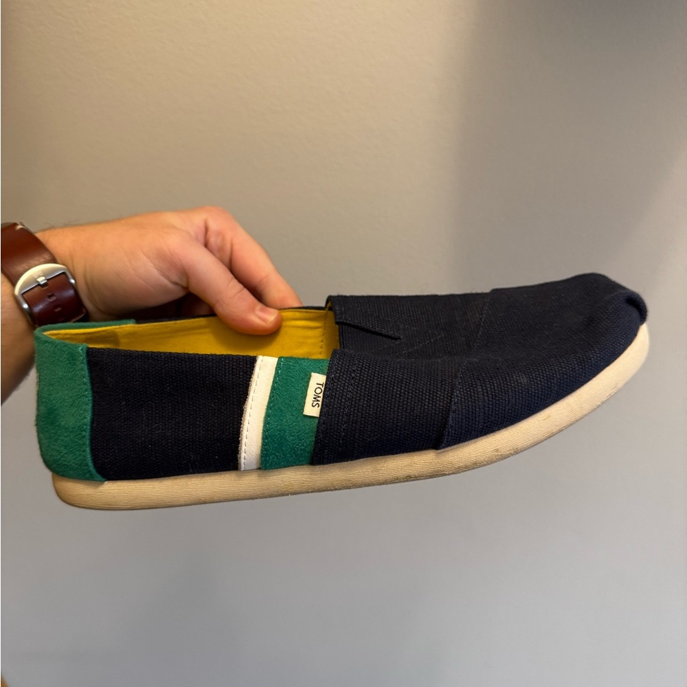Men’s Toms size 8 Green, white and blue.
